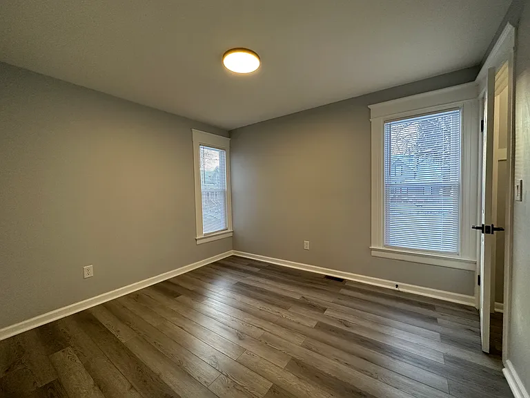 127 Henderson St #2 — Photo 8