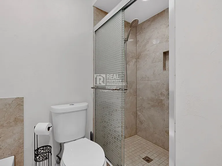 4548 Newcombe Dr — Photo 26