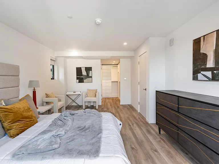 916 Westbourne Dr #203 — Photo 24