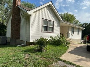 21119 S Briar Rd, Peculiar, MO 64078