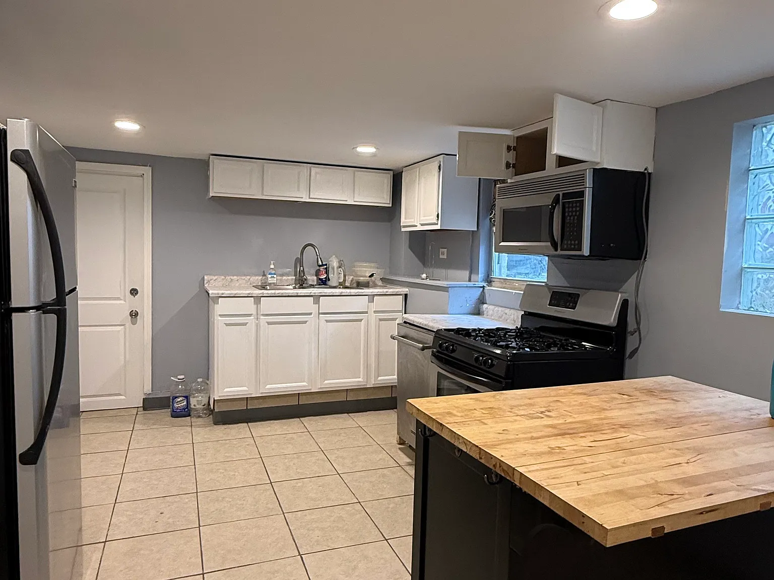 1 bed, 900 sqft, $1,175 — Photo 2