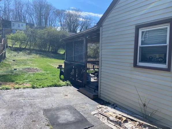 1018 Beechwood Dr SW, Roanoke, VA 24014