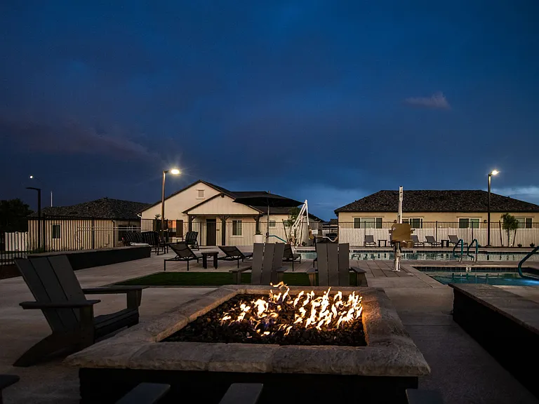 Fire Pit & Lounge Area