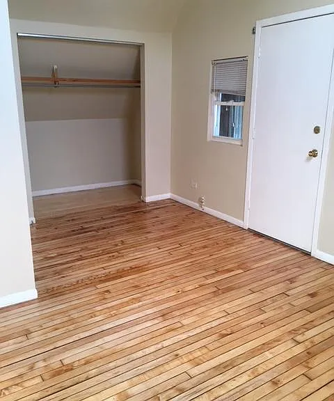 1911 W Eddy St #3 — Photo 2