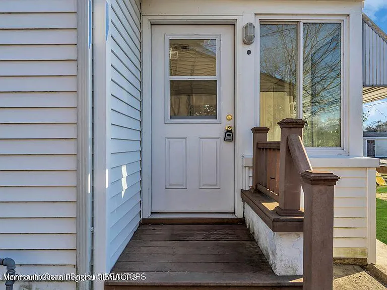 1708 Lake Dr — Photo 14