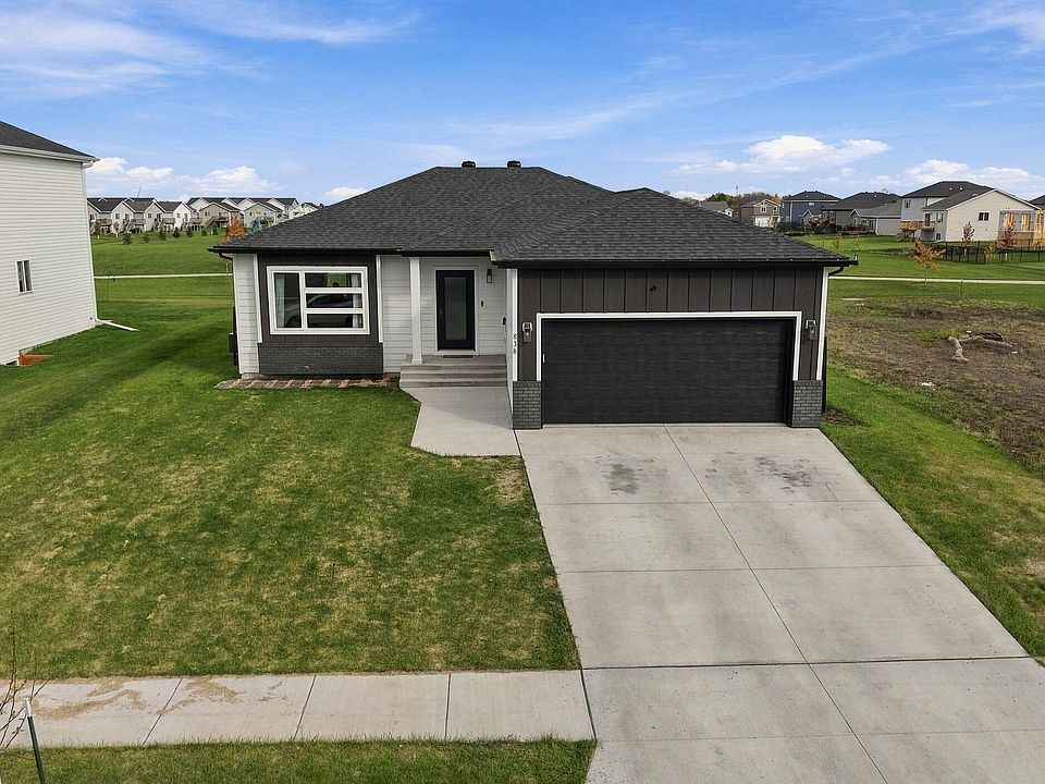 1st image of 838 2nd Ave