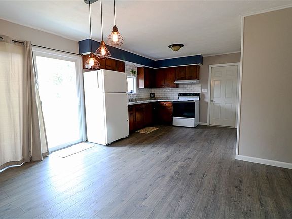 3rd image of 218 W Price Ave