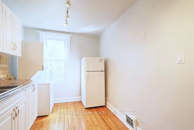 1481 Queen St E #UPPER — Photo 10