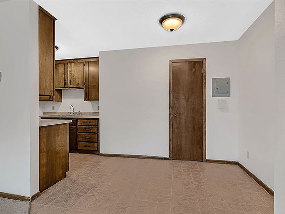 3rd image of 250 Pine St #7