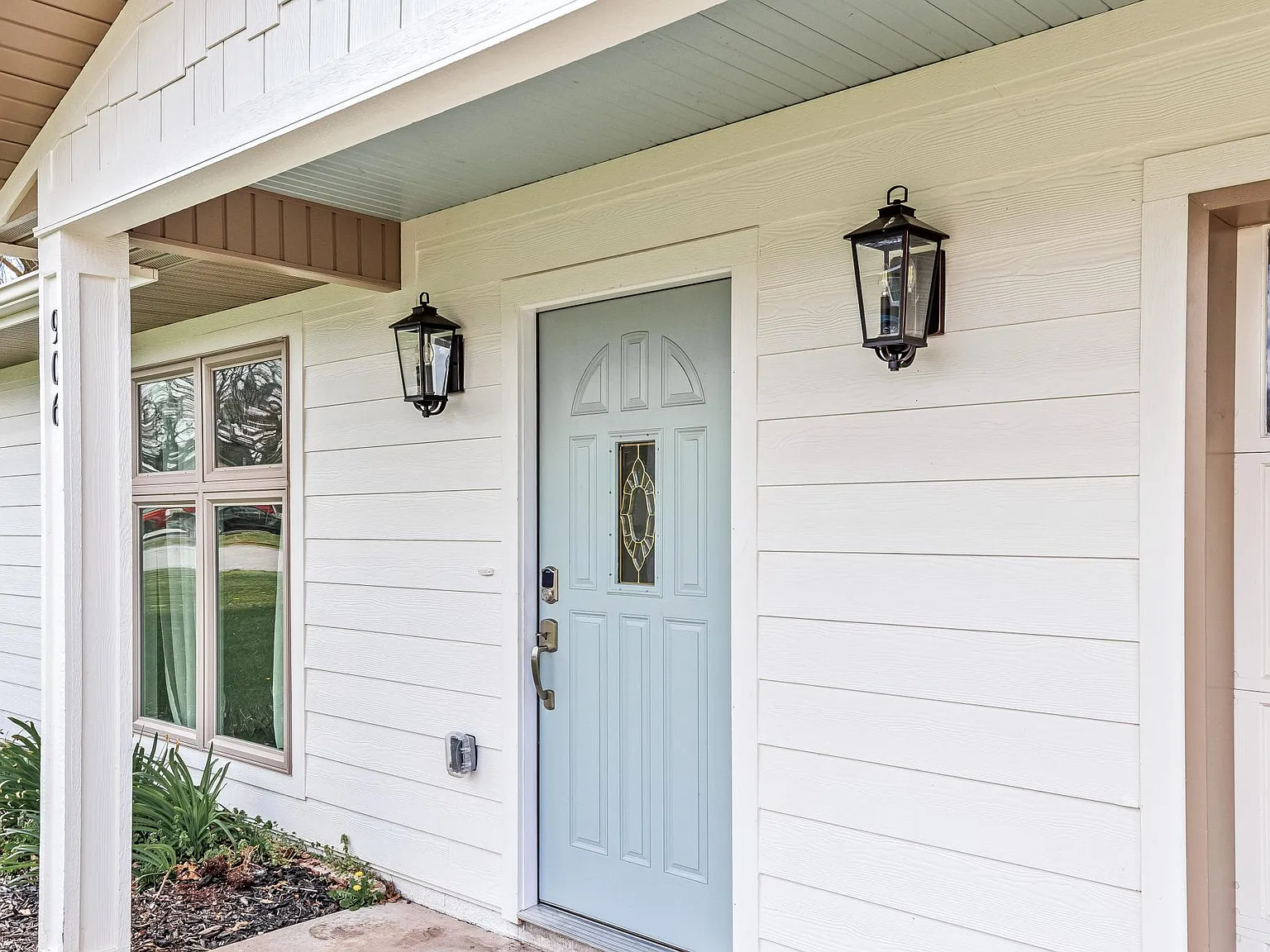 3 bed, 1201 sqft, $2,200 — Photo 3