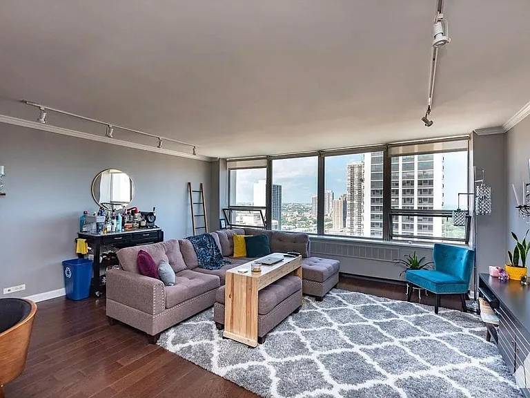 1460 N Sandburg Ter #2510 — Photo 3