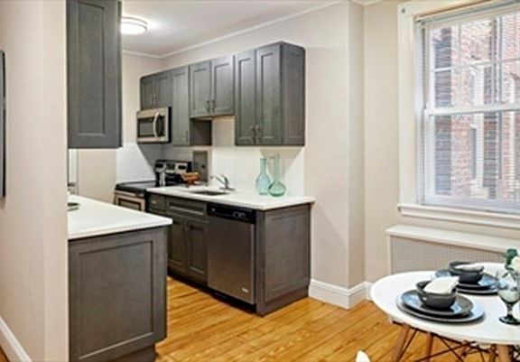 4th image of 52 Strathmore Rd APT 25
