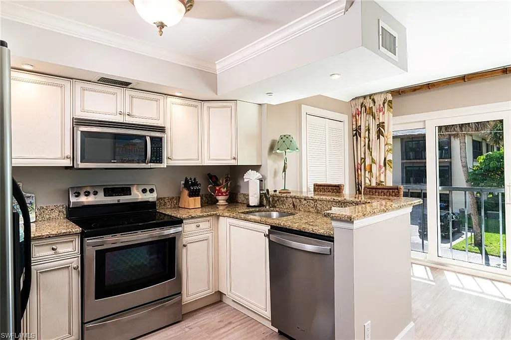 2 bed, 2.5 bath, 1200 sqft, $13,500 — Photo 4