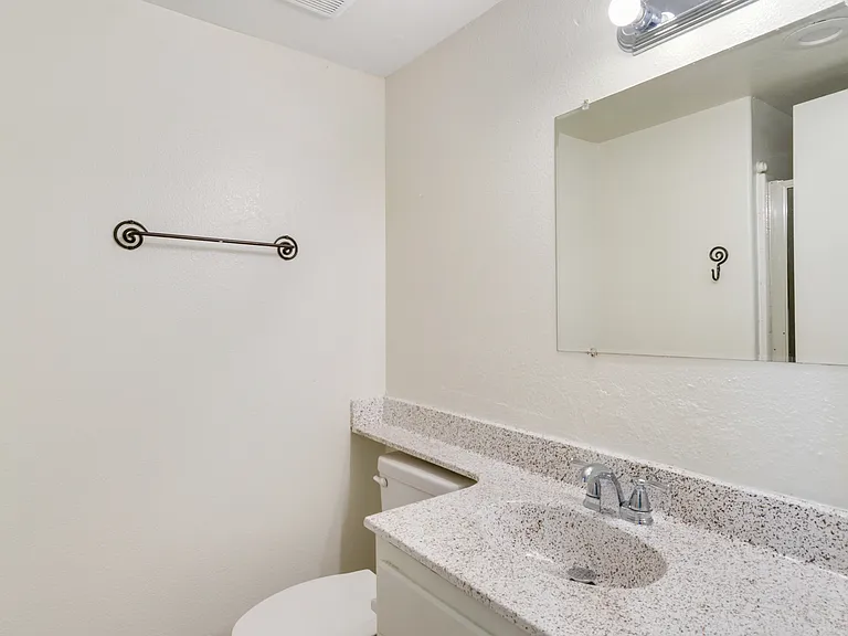 5585 Osborne Ct — Photo 22