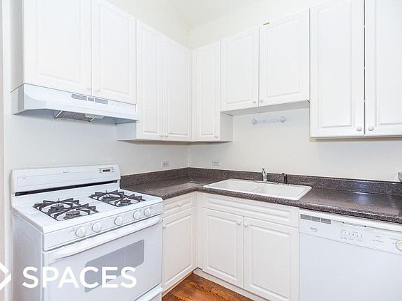 3rd image of 3327 N Sheffield Avenue # 3 Top Floor