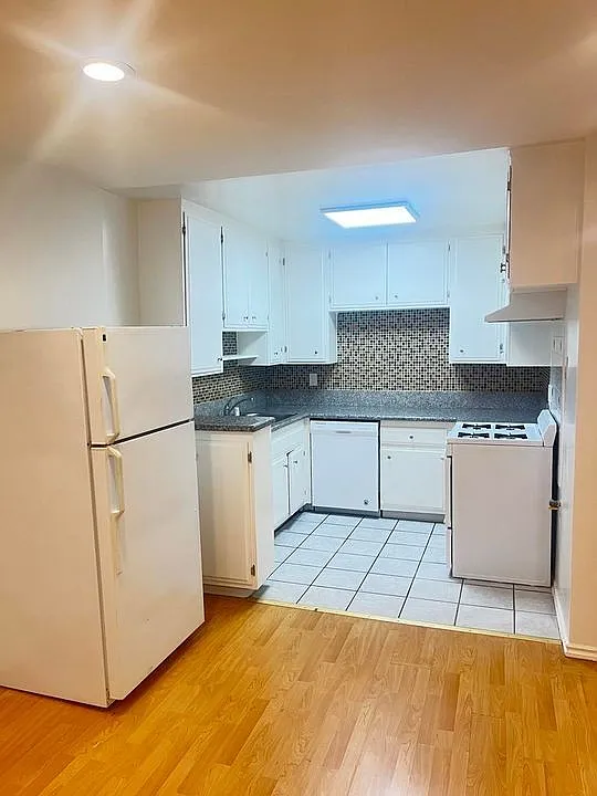 1815 N. Serrano Avenue, — Photo 4