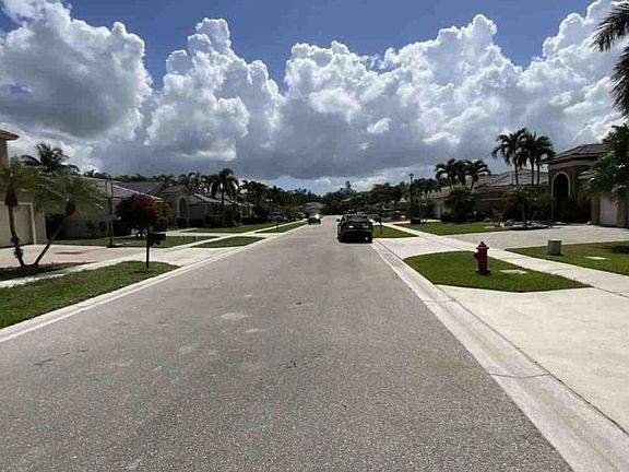 Exterior Neighborhood (street photo)