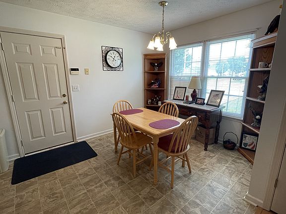 5th image of 2712 Roscommon Dr