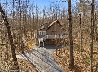 124 Country Club Dr, Gouldsboro, PA 18424
