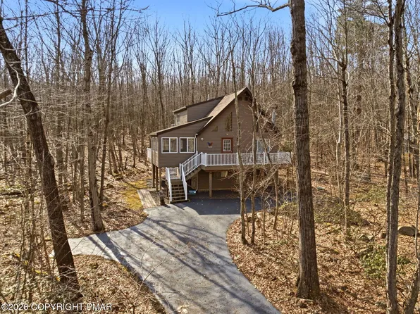 124 Country Club Dr, Gouldsboro, PA 18424