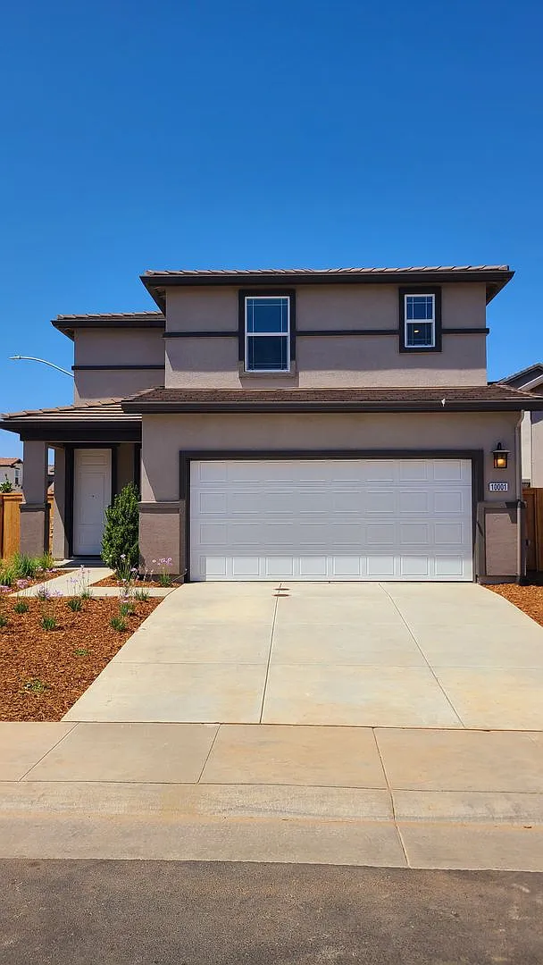 Beautiful Brand New Construction / Single Family Home w/ Solar! — Photo 2