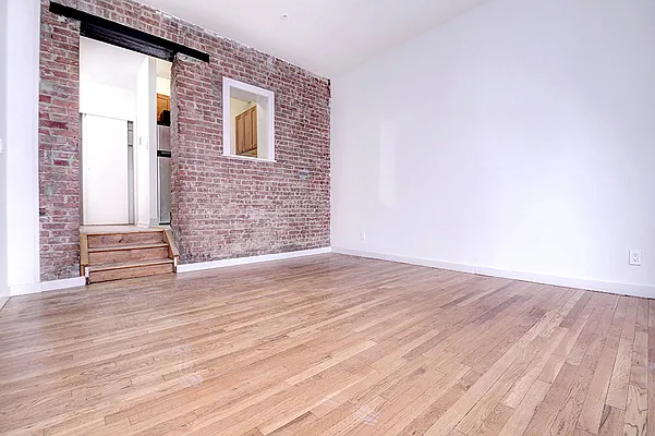 Rented by Urbane Brokerage | media 1