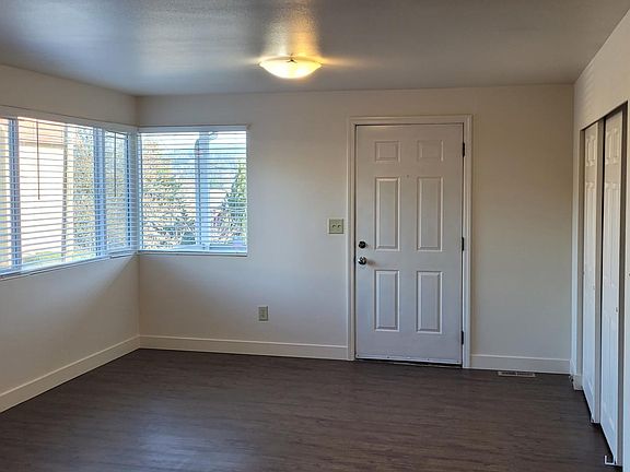 Entryway into the living room