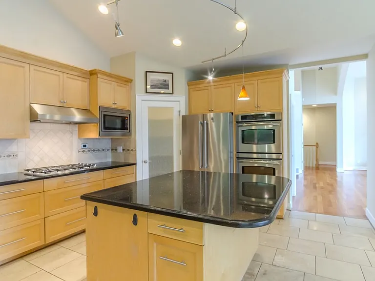 8568 Sand Point Way NE — Photo 18