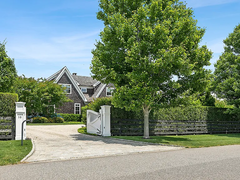 10 Two Trees Ln — Photo 6
