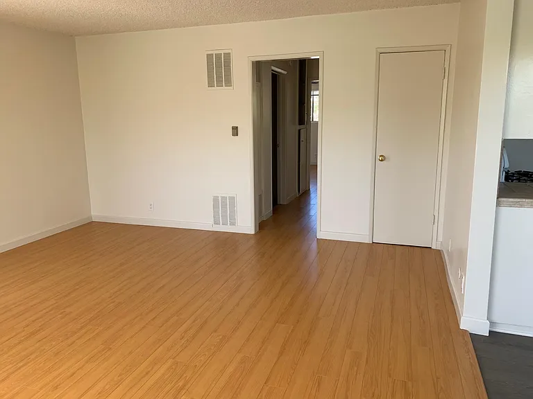 3719 Clarington Ave #18 — Photo 6