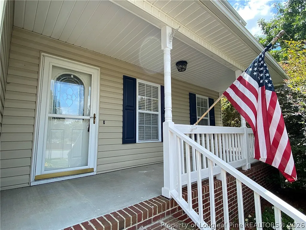 3 bed, 2.5 bath, 2365 sqft, $2,100 — Photo 3