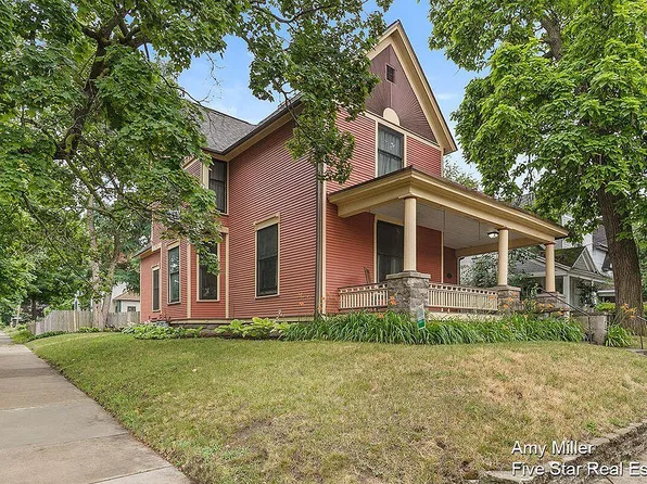 300 Hollister Ave SE, Grand Rapids, MI 49506