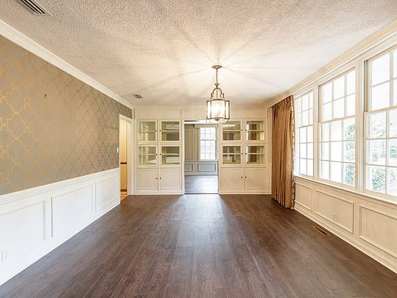 5th image of 3109 Country Club Dr