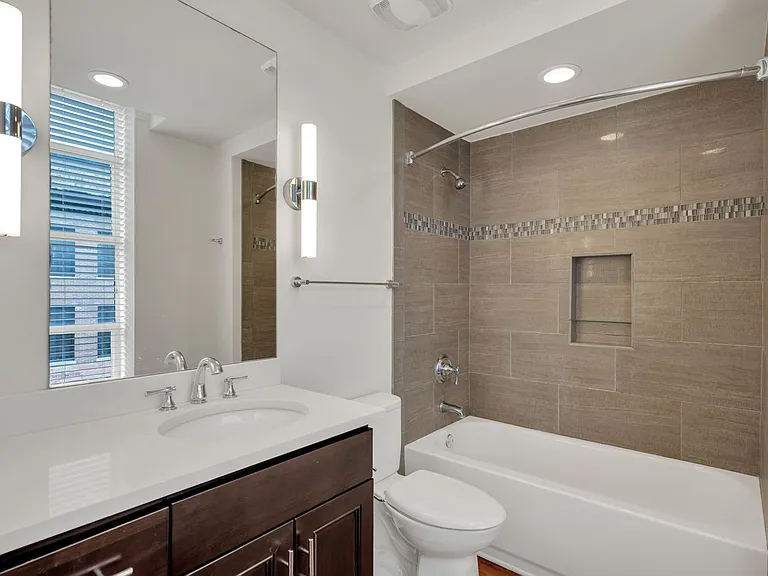 The Howard Luxury Apartments — Photo 38