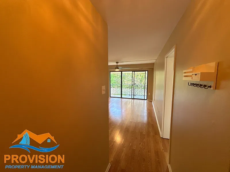2 bed, 1.0 bath, 875 sqft, $2,100 — Photo 3