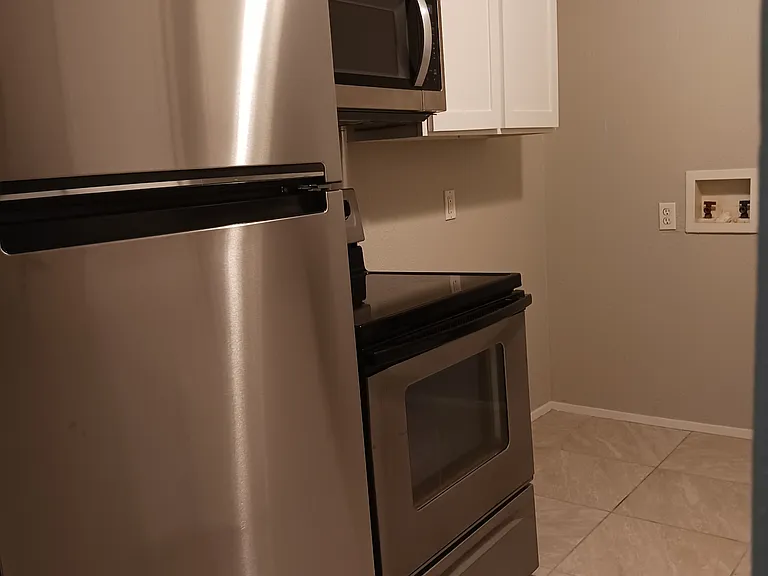 330 S Algeria St — Photo 6