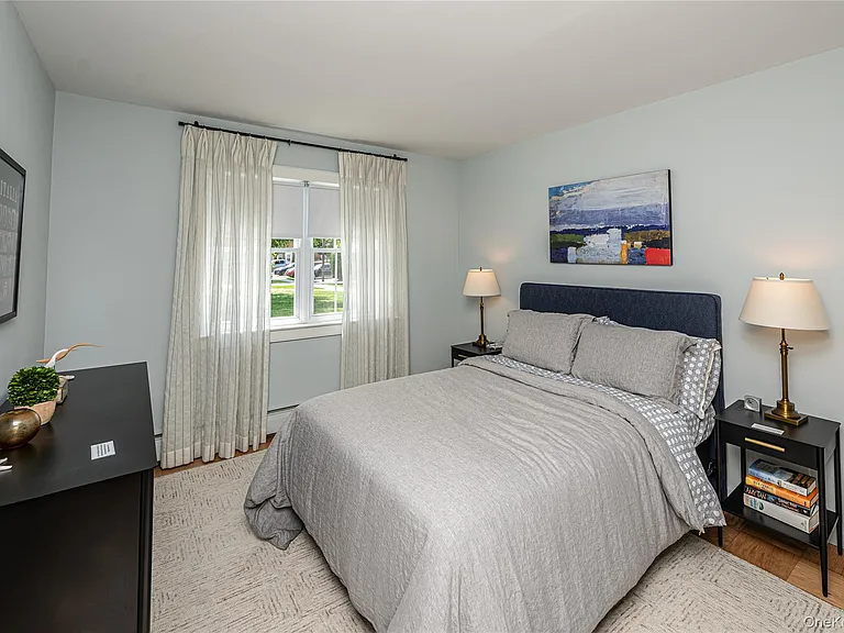 11 Commodore Ln — Photo 6
