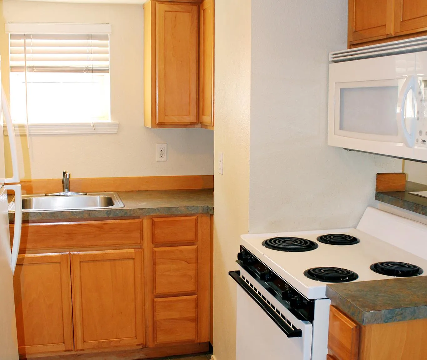 4 bed, 1016 sqft, $2,080 — Photo 1