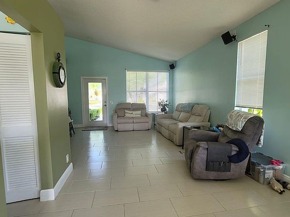 2nd image of 967 Savannah Falls Drive