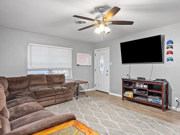 2nd image of 708 Bluebonnet Dr