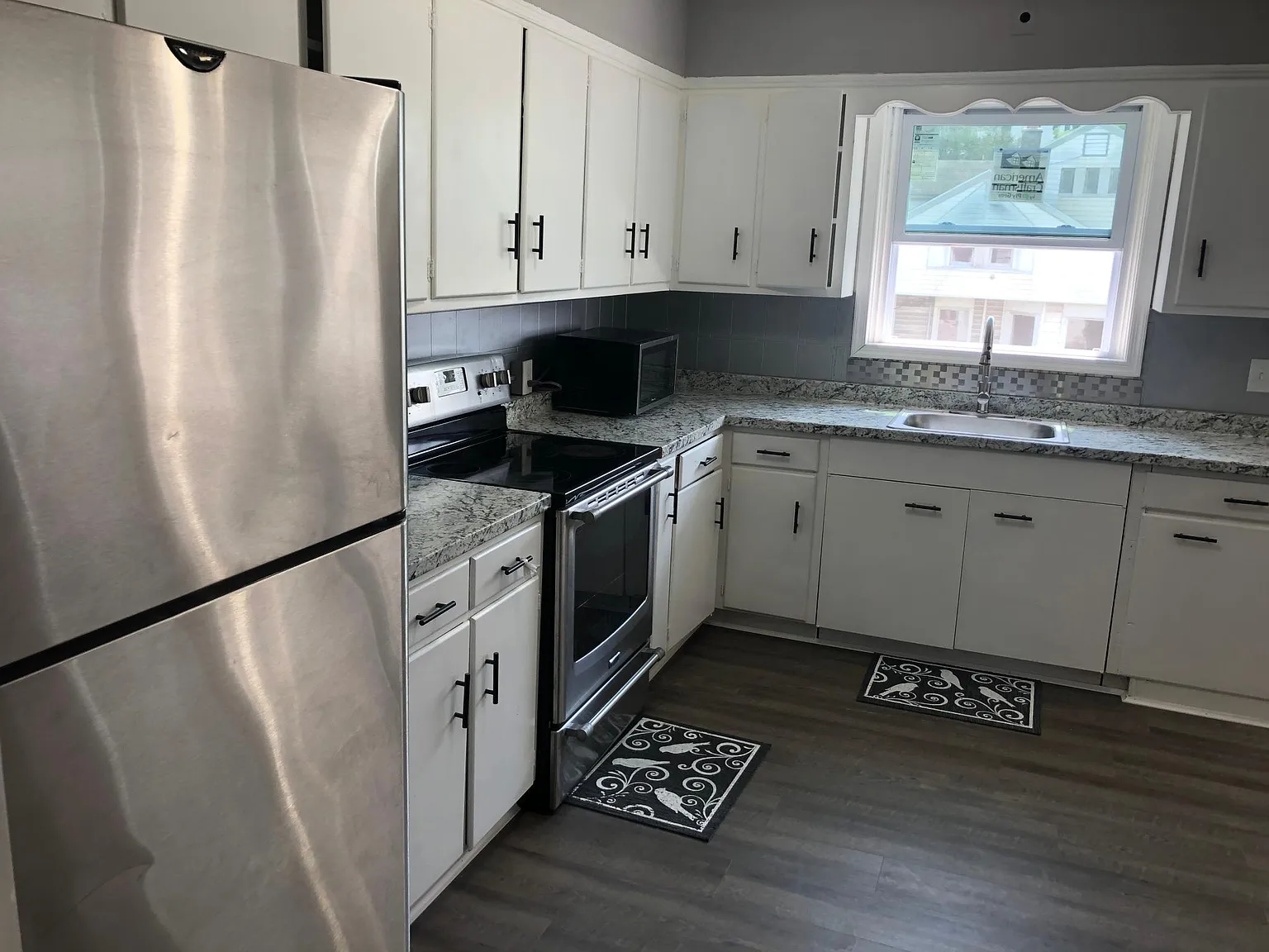 3 bed, 1200 sqft, $1,450 — Photo 1