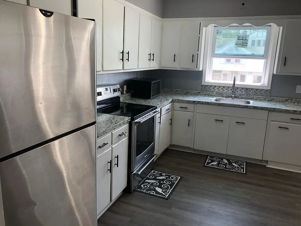 700 Clay Ave #3
