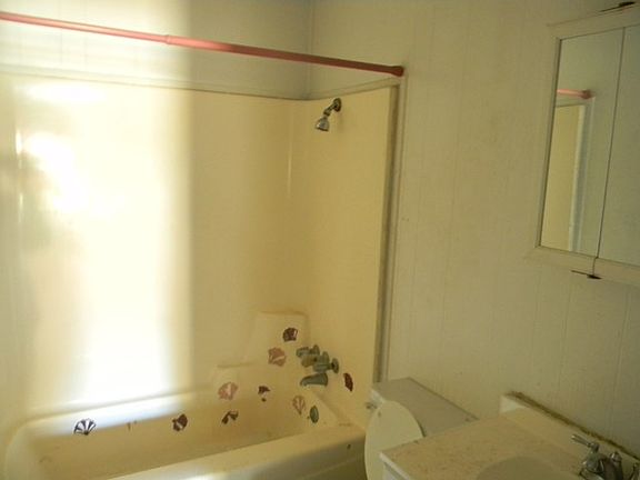 3rd image of 759 Nance St