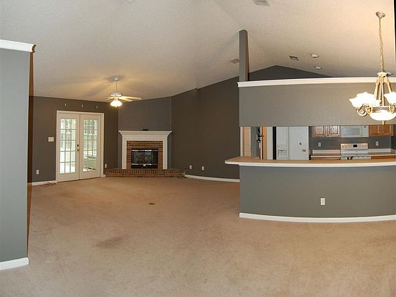 2nd image of 69 Bridlegate Dr