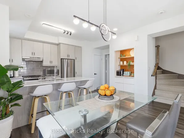 131 Honeycrisp Cres #Townhouse 210, Vaughan, ON L4K 0N7