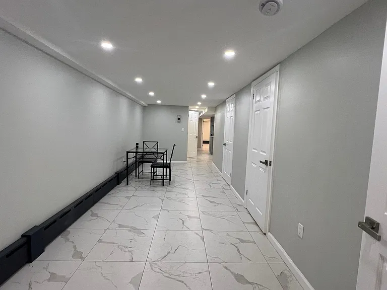 251 E 46th St #1 — Photo 2