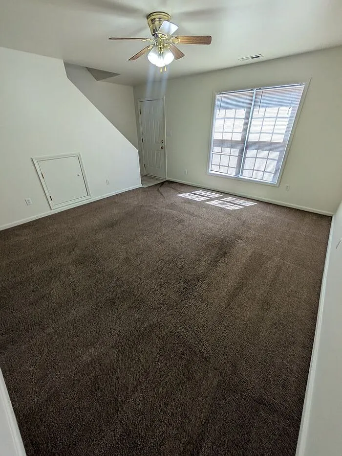 2 bed, 2.5 bath, 1025 sqft, $1,145 — Photo 2