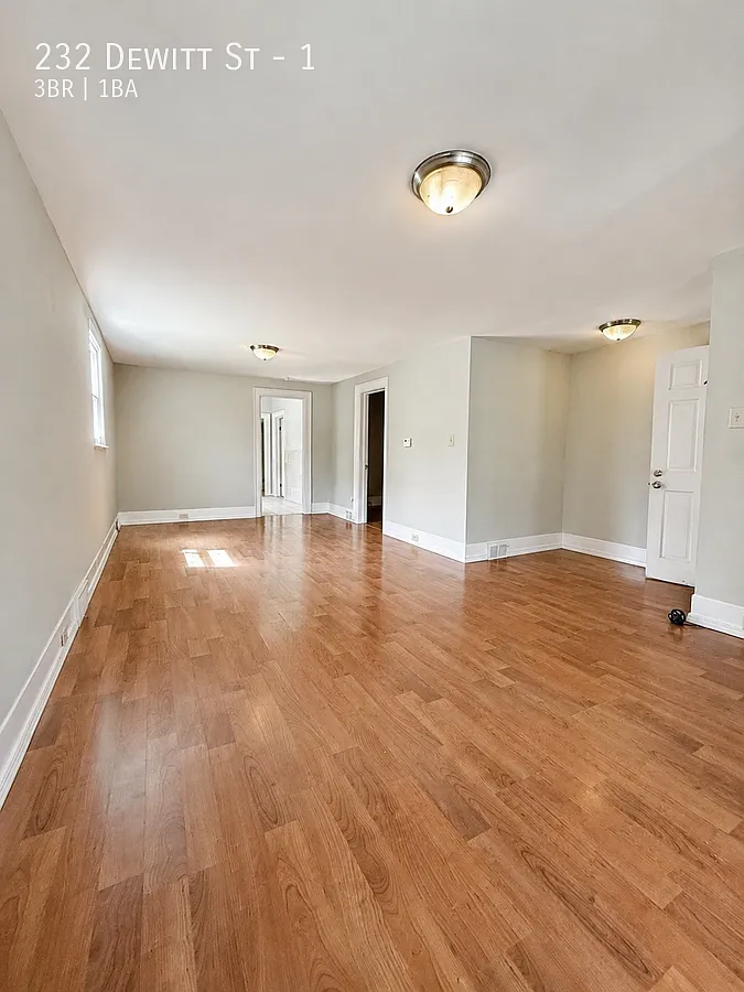 3 bed, 1200 sqft, $1,300 — Photo 4