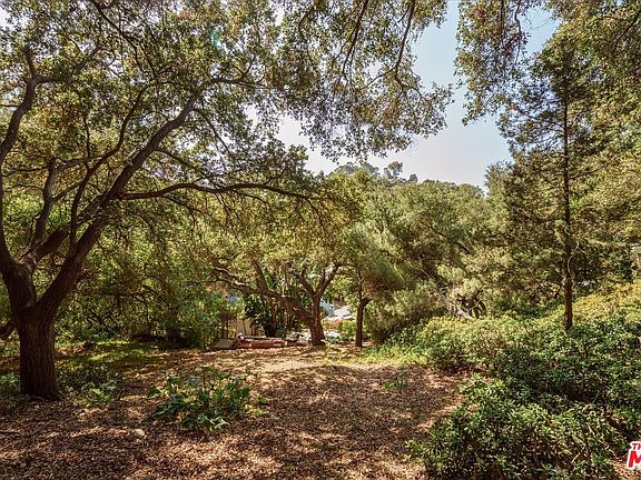 2nd image of 8942 Wonderland Ave