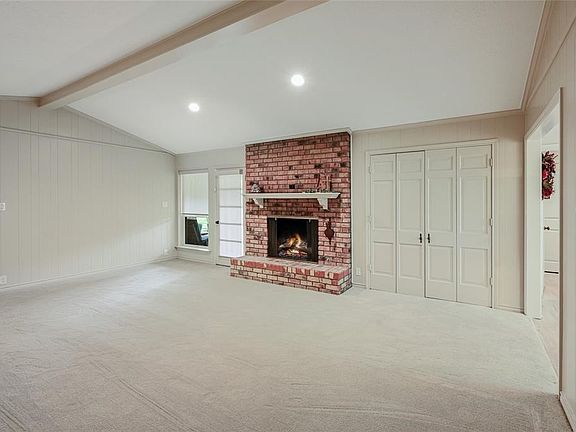 4th image of 2212 Eastwood Dr